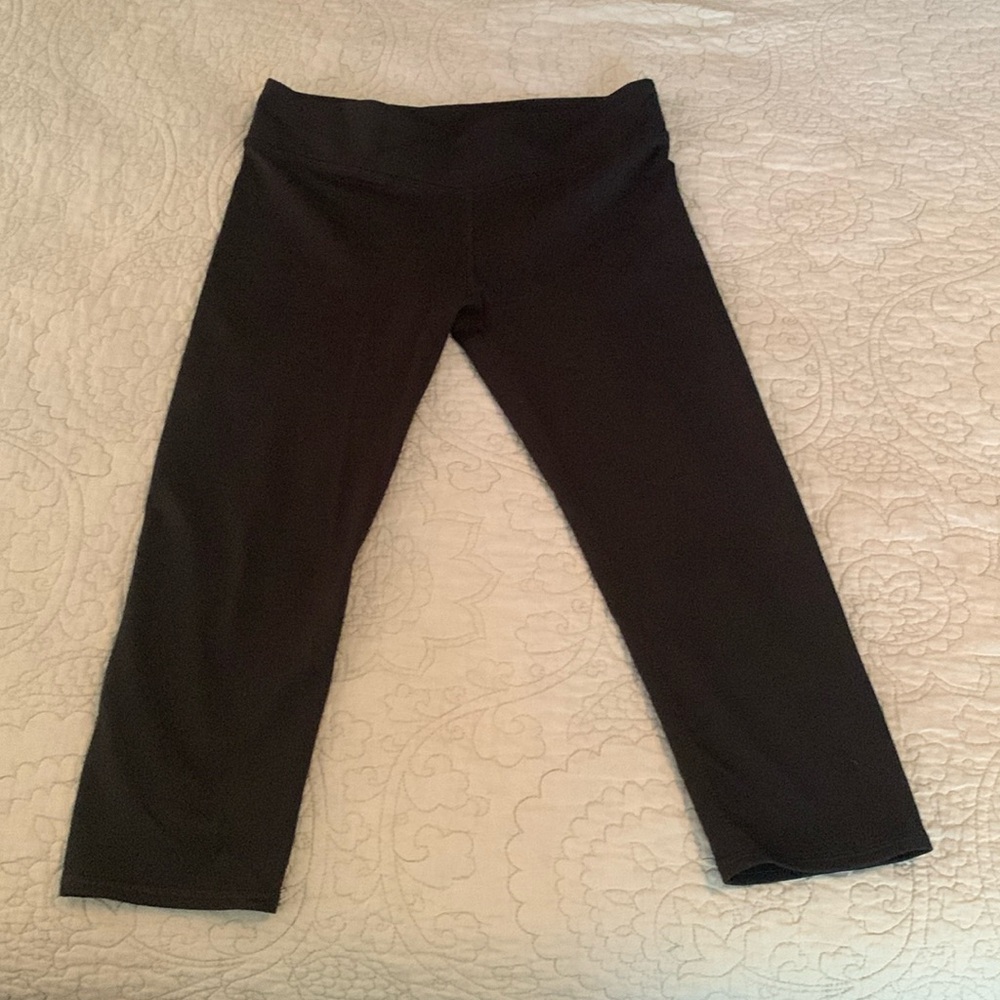 Fabletics Black Cropped Leggings, M (Like New)